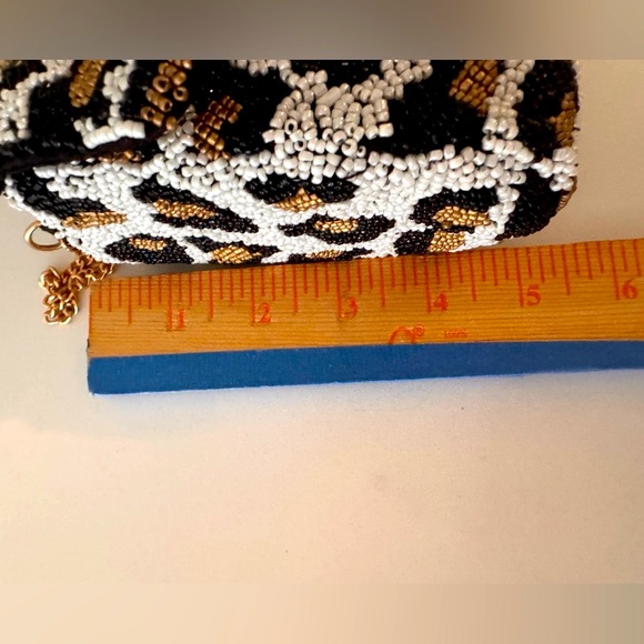 Viral Beaded Leopard Detail With Bee’s Embellishment Chain Crossbody Bag NWT - Picture 9 of 11